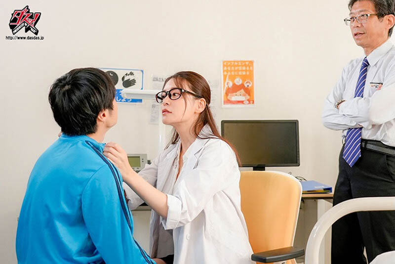 保健室老師是「高挑G奶辣姐」，爆乳挑逗...總是用美乳呵護我！