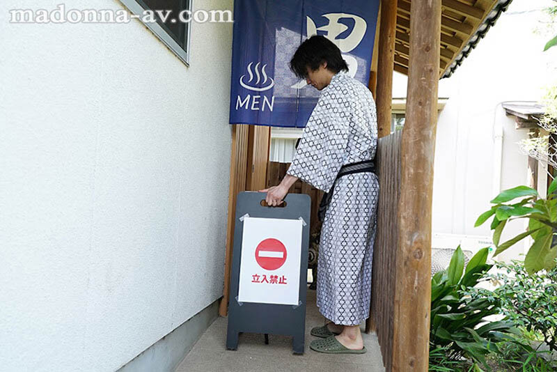 只給G奶妻子一條毛巾，要她進入全是變態男子的男湯看看...