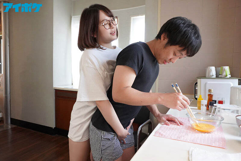 打工处的土味前辈「脱衣后有巨乳」，超绝的好身材让我猛烈沈迷...