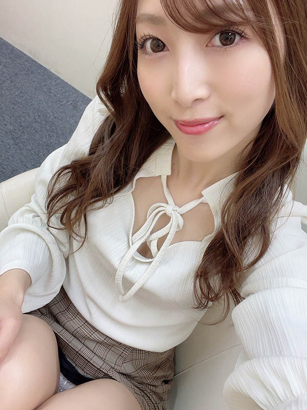 一秒就決定是她了！無法忽視的壓倒性美顏32歲人妻拿專屬約AV出道