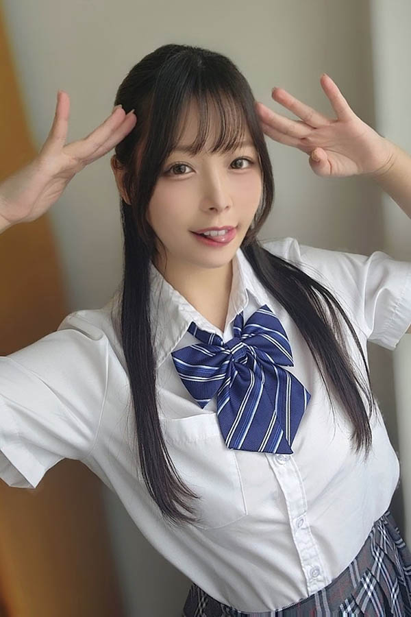 「高校E奶女經理」是大家的寵物,穿運動服的「火辣緊實胴體」太銷魂...
