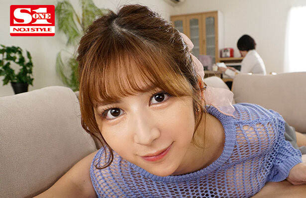 女友妹妹「七森莉莉」夏季在家都是無罩，F奶頻走光...場面太挑逗！