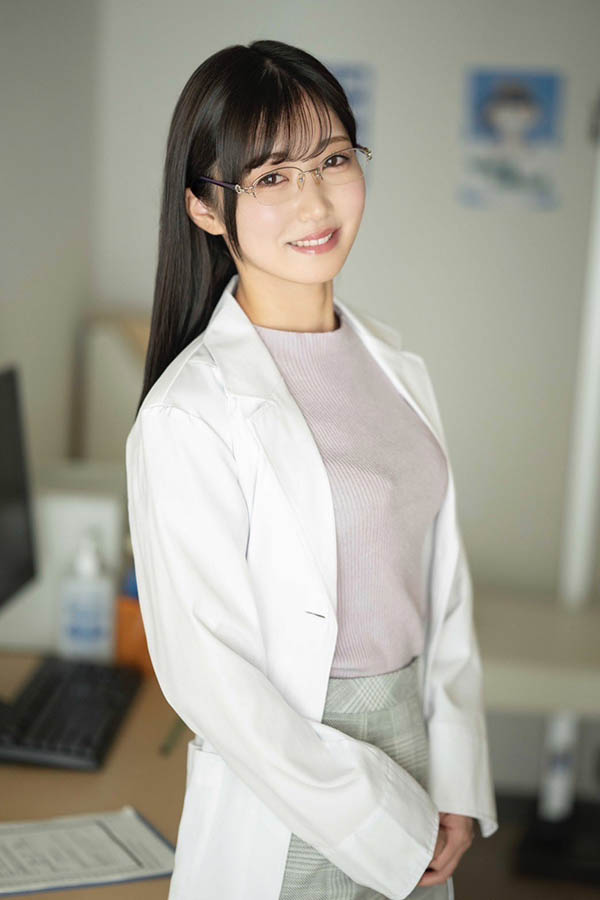 「長直發現役保健室老師」出道，「穠纖合度的胴體」魅力滿滿！