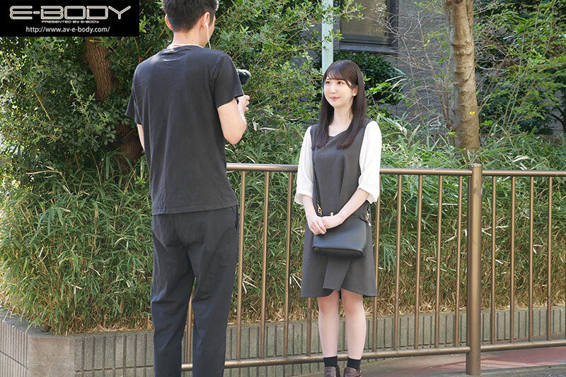 「雪國白皙美乳OL」含淚出道，「超飽滿水滴乳」好迷人呀！