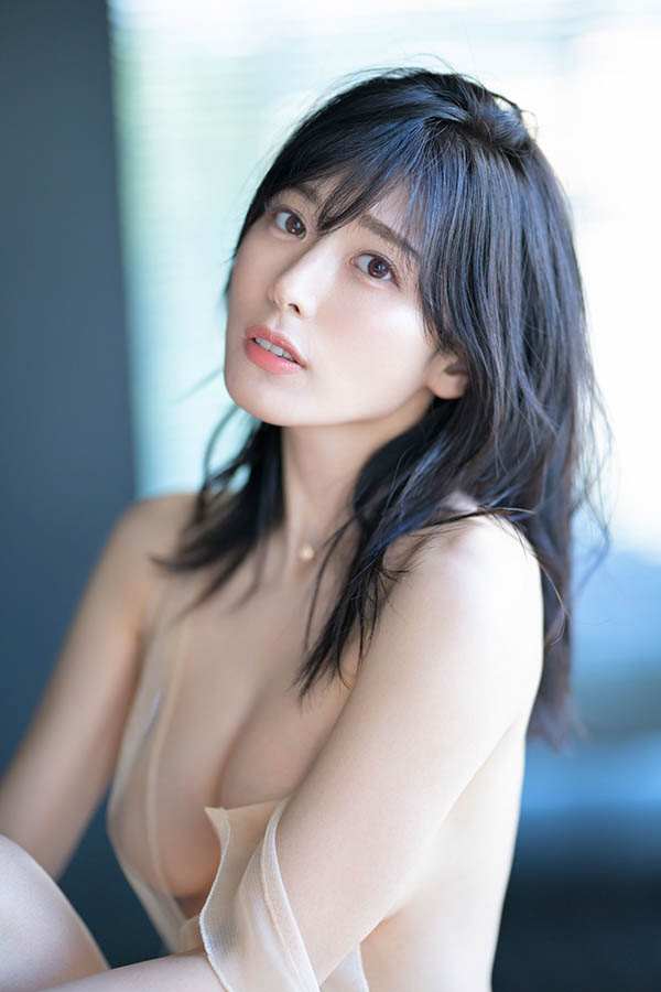 有F奶胴體的「AKB48研究生」下海了!強大「寫真藝能人背景」成銷售冠軍!