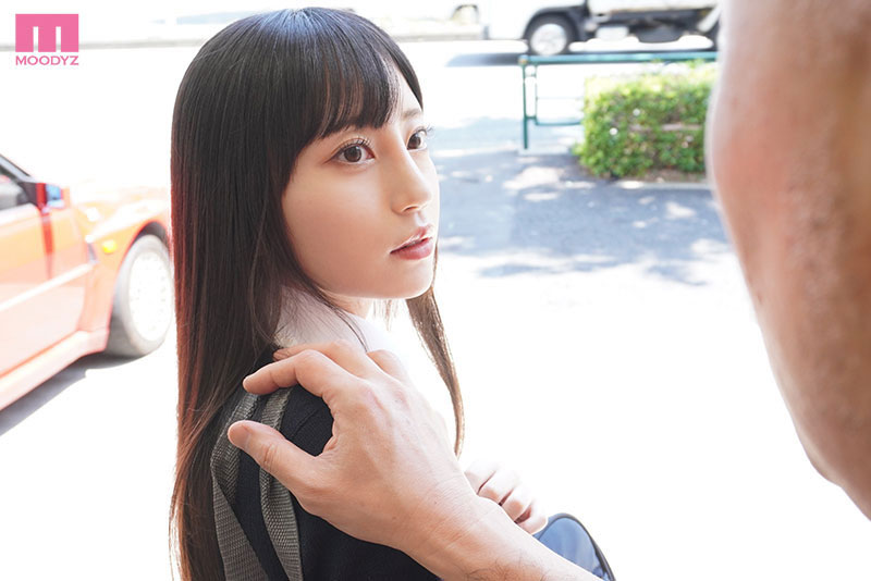 給我看看就不報警！高校美少女「七沢みあ」偷竊失風，淪為便利店玩偶