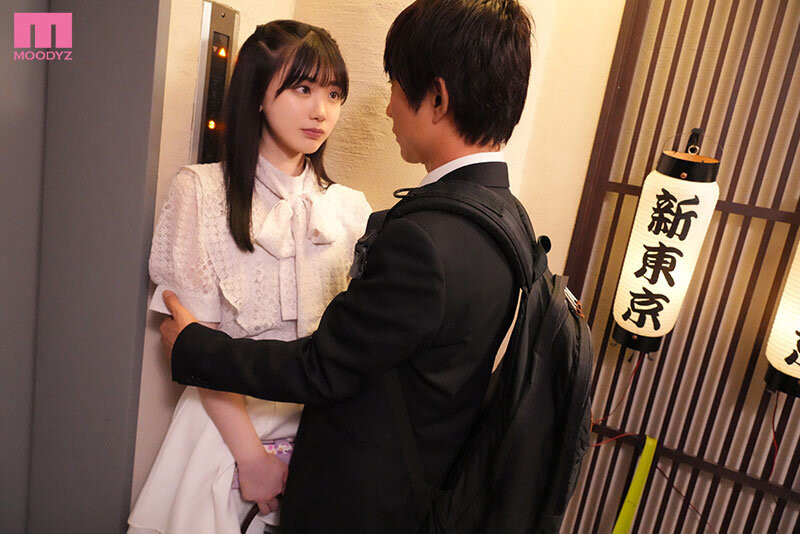 白皙美少女「石川澪」參加同學會，偶遇前男友乾脆直接在廁所NTR激戰！