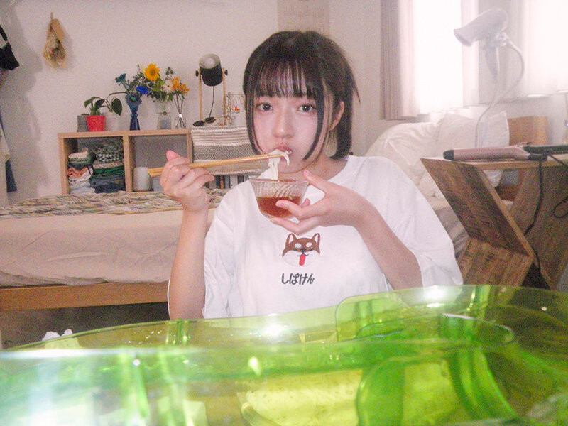 SOD「超兇童顏巨乳18歲」出道，「天然G奶美胸」弧度超讓人驚艷！