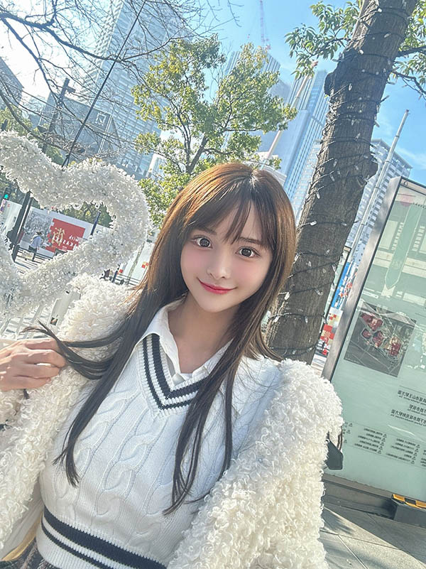 「超火辣巨乳名媛」IP社出道，「100公分J奶」視角太驚人！