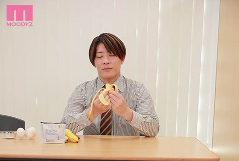 新人OL「二葉エマ」為通過試用期簽下玩偶契約每天要讓上司蹂躪20次才合格