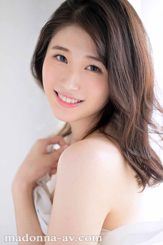 天生就有情婦特質的美乳人妻出道，「渾圓白嫩的大奶」讓人深深陷入！