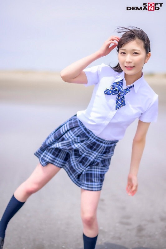高顏值「透明感粉紅美乳正妹」出道，「光滑誘人的白嫩胴體」超吸睛！