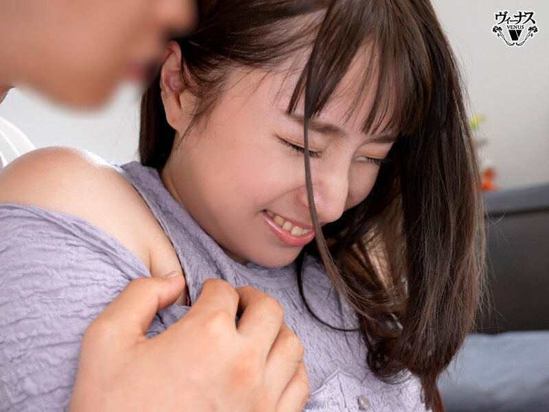 敏感帶是喉嚨！ F奶素人妻「三戶優」出道，就想被他狠塞嘴巴！