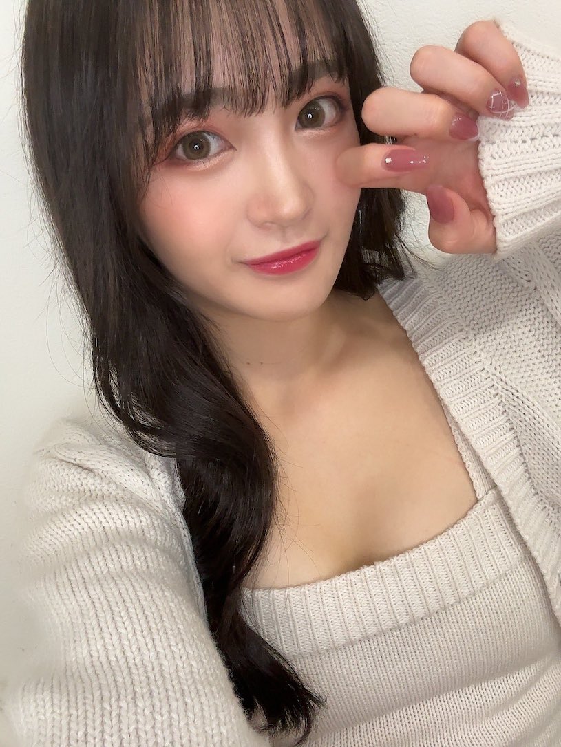 「美乳名門大小姐」萌到可以參加早安家族，「擅長一字馬」筋骨超柔軟！