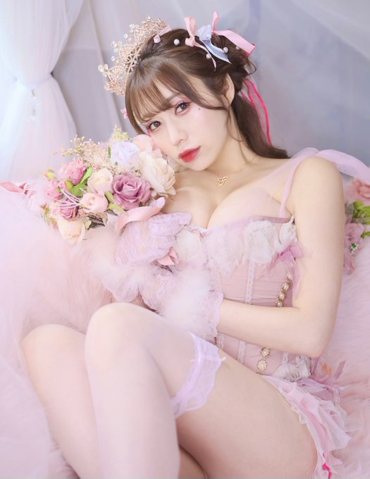 粉絲60萬的J奶寫真女星「五條戀」下海了，用「傳說中的魔乳」席捲AV界！