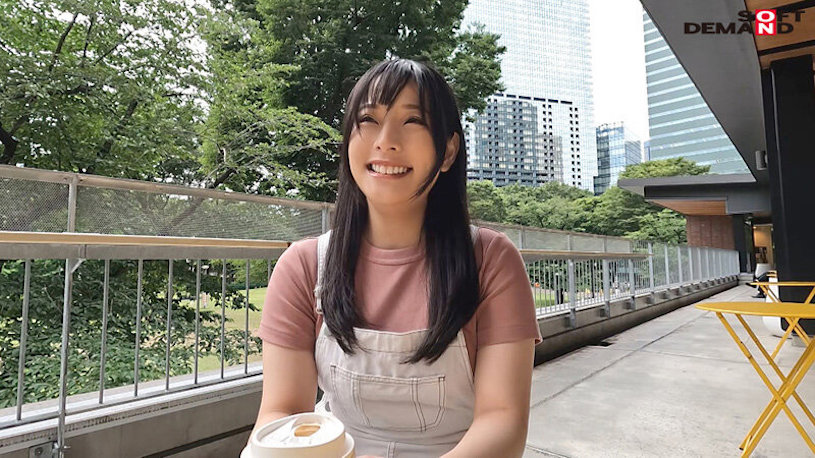 「E奶少婦」頂白嫩美乳出道，四年沒打炮「現在只想做愛」！