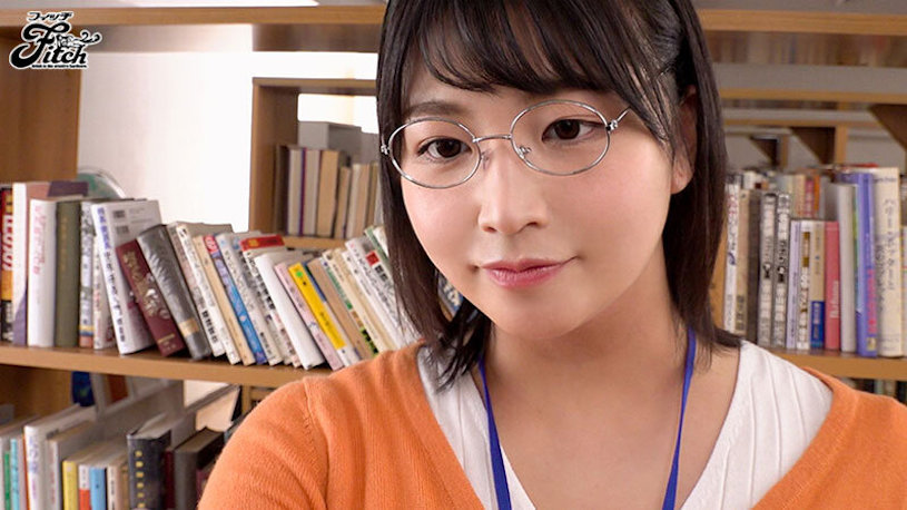 G罩杯巨乳！圖書館的樸素部下「瀬田一花」對我示愛，在公開場所瘋狂含吮！