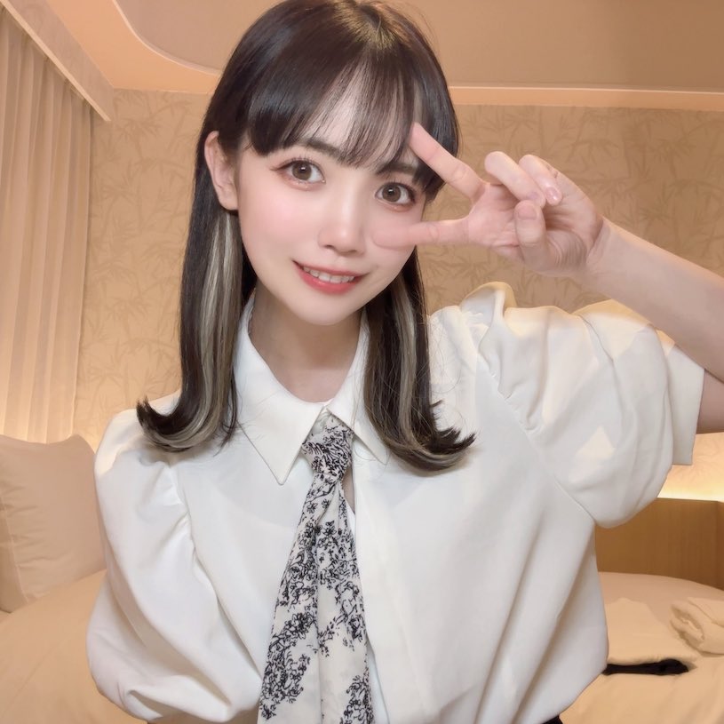 移籍演出被虐片的18歲女優「工藤由羅」，自曝最喜歡被從後面來！