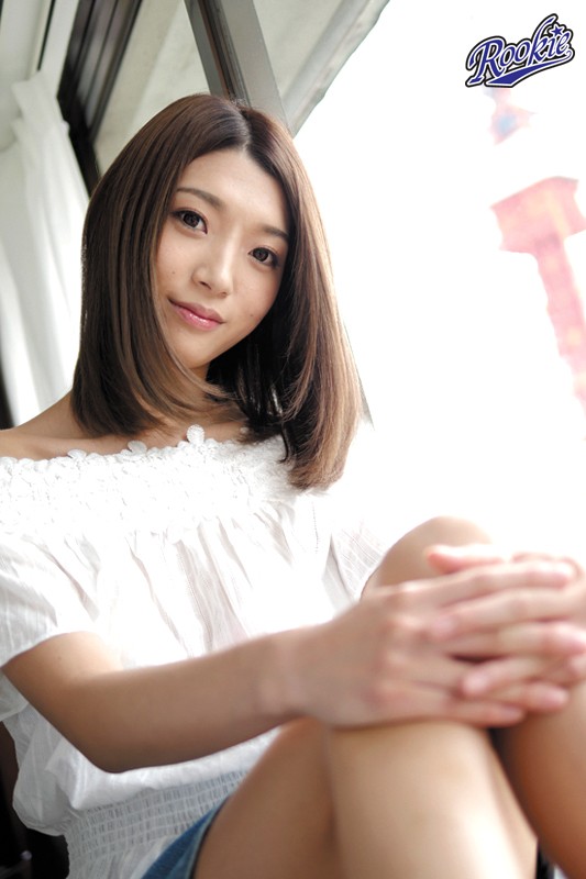 壓倒性的透明感！為圓主播夢下海… 19歲氣質妹克服羞澀現身熒光幕