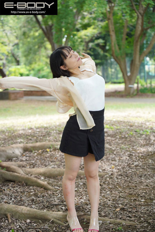 筋骨柔軟的「超大奶混血妹」，「擅長高難度的體位」看了都說贊！
