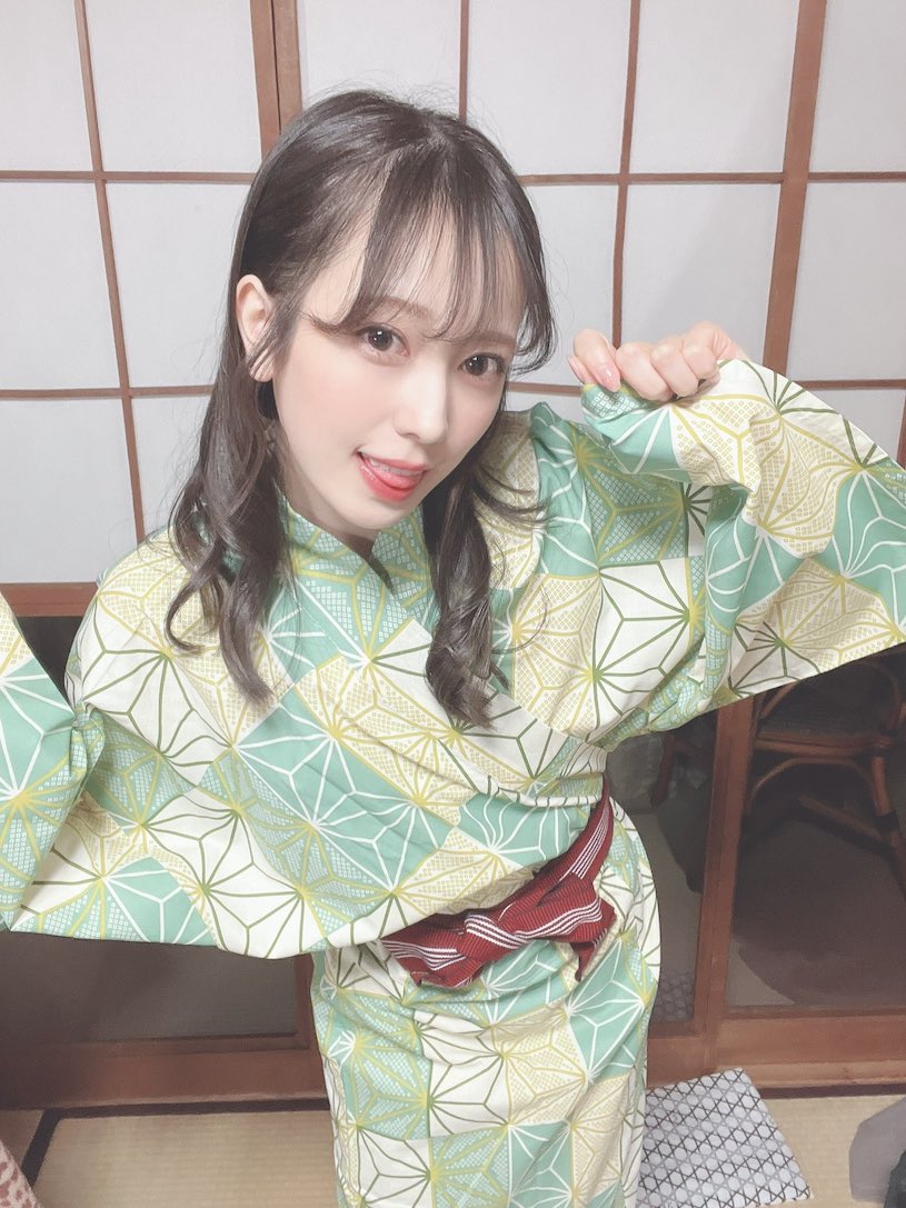 白嫩胴體！大咖藝能人「小湊四葉」為當女優變成誘人白虎！