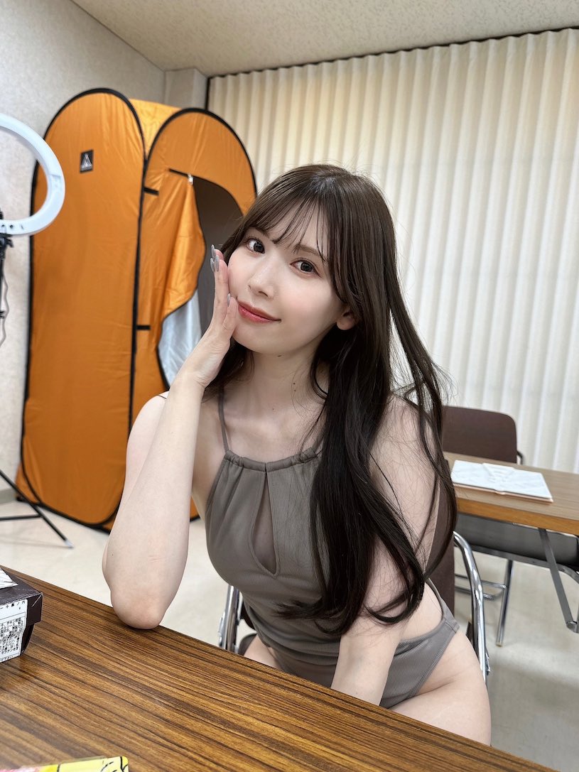 AV界最頂「奇蹟の美少女」!小只馬「明里䌷」神級美腿太正點!
