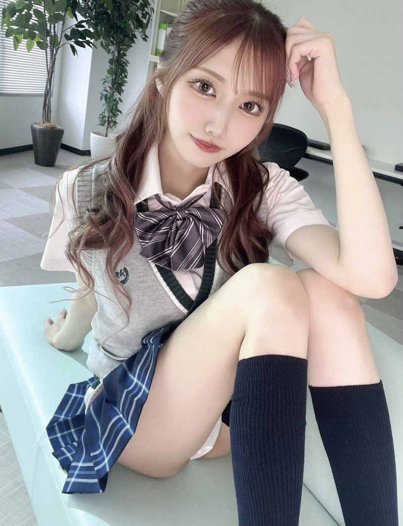 以「日本第一性愛女士」身份出道，E奶「齋藤亞美里」成白辣妹界最頂尤物！