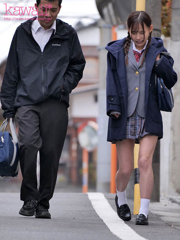 我最愛的女友「美城露露」變爸爸的玩偶，每晚到房間進行「變態學生服調教」！
