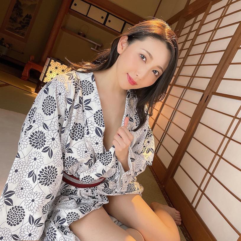 高顏值熟女「妃光莉」奶腰臀腿一應俱全,「光滑豐腴曲線」網超愛!