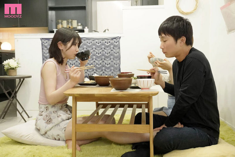床上都是用過的套子!女友的姐姐「葵伊吹」沒穿內衣誘惑,把整盒保險套用完還想啪...