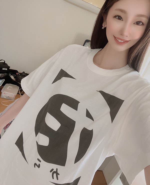 本命の人妻《小松杏》決定下海終結無性生活憑實力開創Madonna新世代