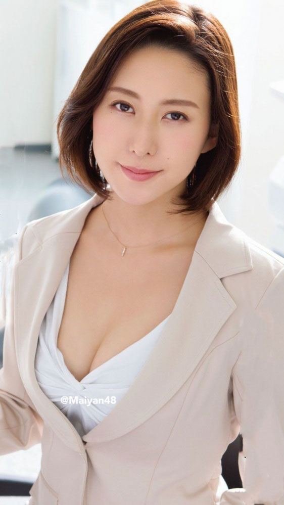 奶貼玻璃的經典女神！ G奶美熟女「松下紗榮子」是最強「衛生紙殺手」！