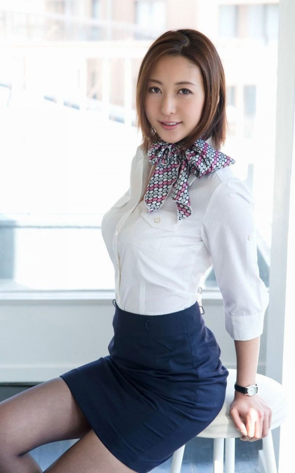 奶貼玻璃的經典女神！ G奶美熟女「松下紗榮子」是最強「衛生紙殺手」！