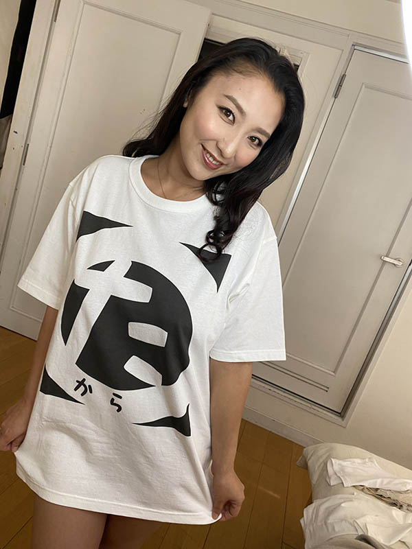 窒息式乳量！巨乳女優《相內司》H Cup無敵黑肉豐潤體衝擊感滿滿