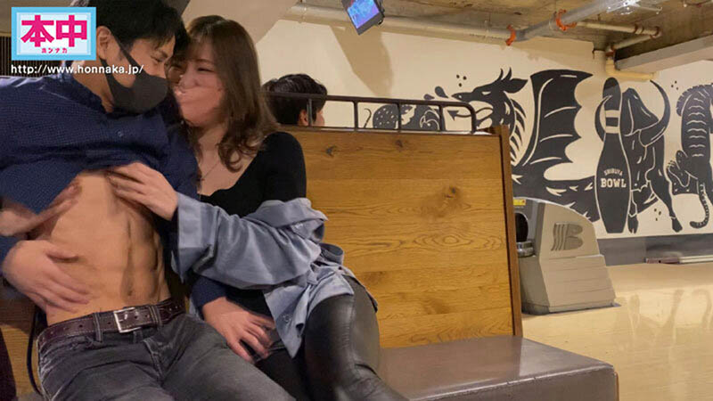 憧憬的學姐「美谷朱里」主動誘惑！女友在家等照樣跟她「開房中出」