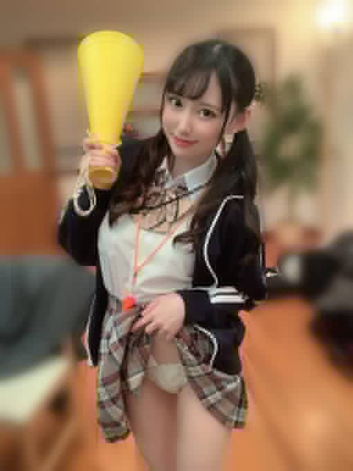 體育場外搭訕「雪白F罩杯小只馬」,「超萌酒促妹」下海出道!