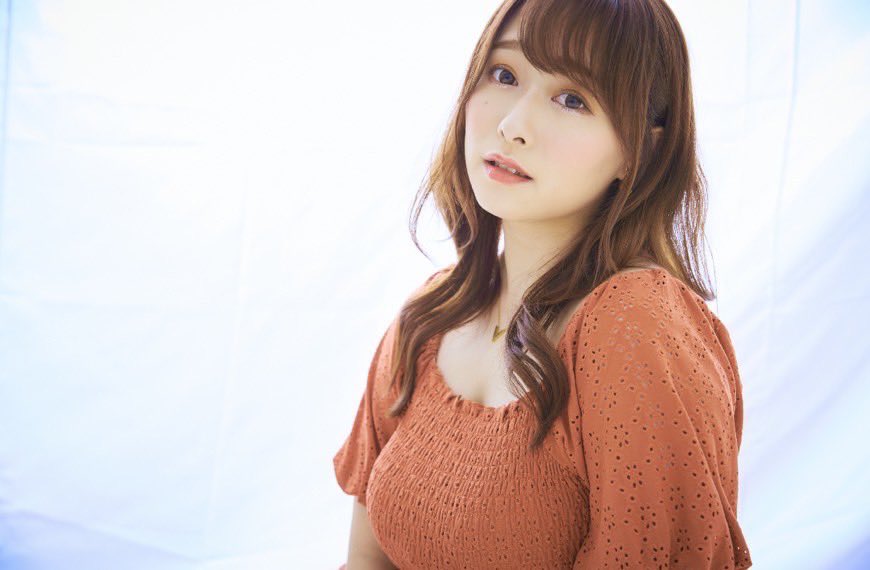 AV國民媽媽《白石茉莉奈》總是母愛氾濫溫柔甜笑X巨乳肉慾體無敵!