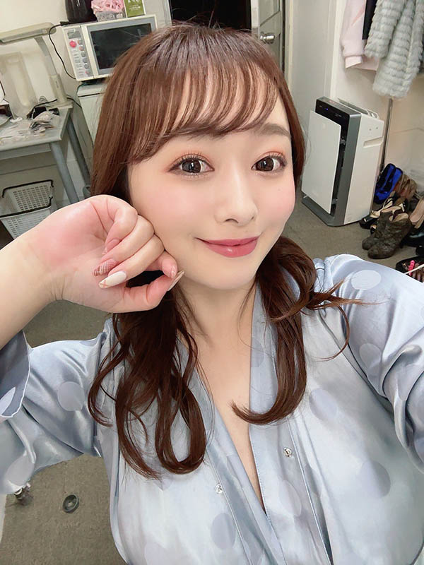 AV國民媽媽《白石茉莉奈》總是母愛氾濫溫柔甜笑X巨乳肉慾體無敵!