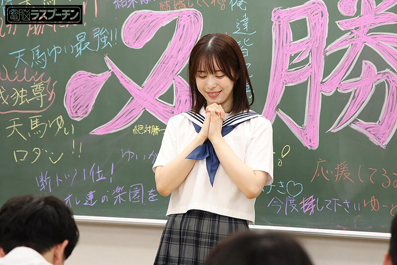 25歲純欲感制服妹「天馬唯」,「超光滑美腿曲線」把男同學都迷倒!