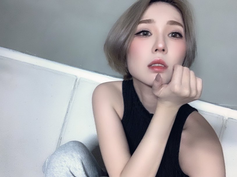 冷艷正妹「舞原聖」美乳視角超兇，「腿部絕對領域」超魅惑！