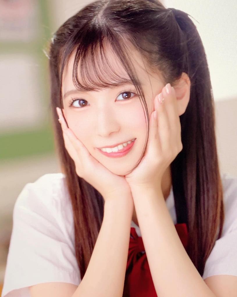 純情感制服妹子「天音唯」臉蛋太萌，「小只馬性感曲線」超勾人！