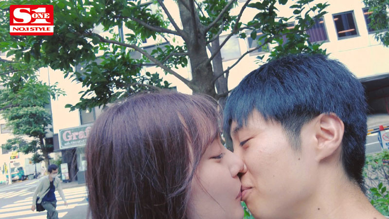 走在路上就興奮！長腿姐姐「楓ふうあ」痴女屬性噴發，調戲M男強制發射！