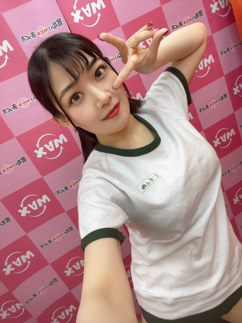 23歲105公分超大K奶正妹「小梅惠奈」,「超飽滿車頭燈」閃暈粉絲!