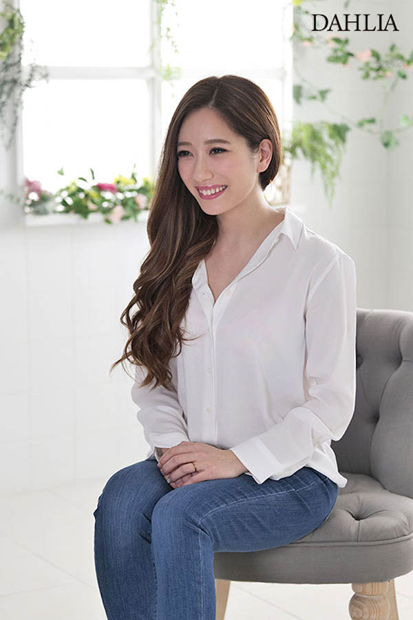 AV界超頂火辣E奶人妻「東凜」,「誘惑肉食模樣」好挑逗!