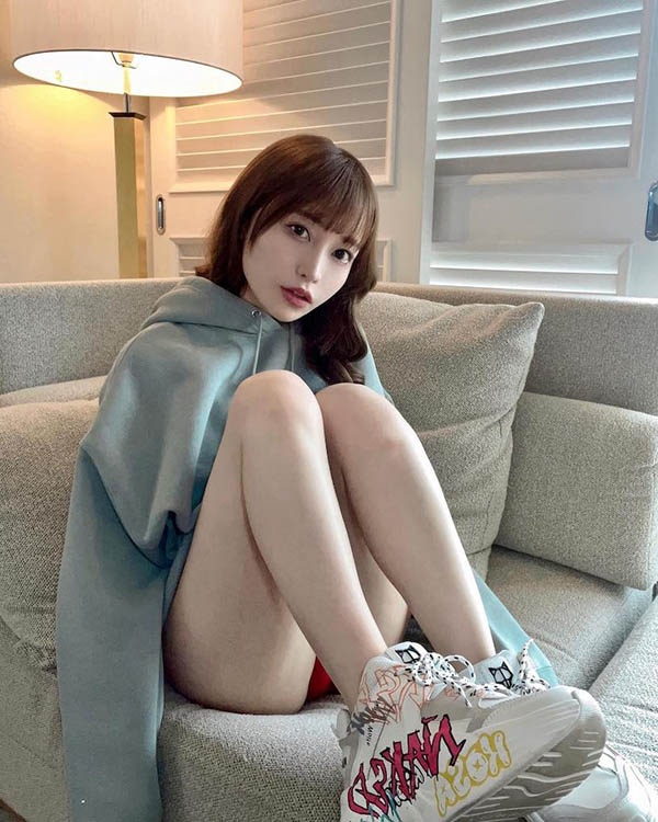 甜美巨乳女優「七瀨愛麗絲」F奶好兇，「白皙光滑嫩腿」超誘人！