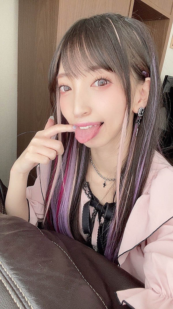 萌虎出閘！18歲系AV女優《冬愛琴音》俏皮小虎牙X發育未熟體太欠欺