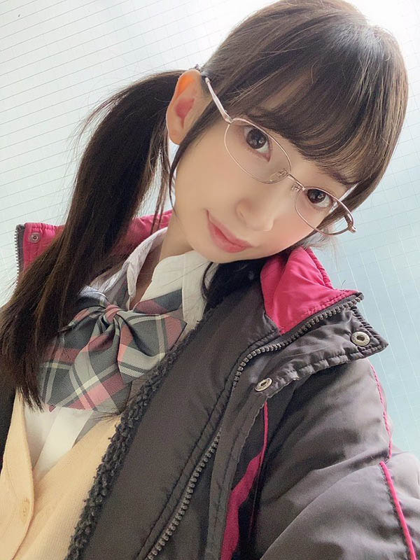 萌虎出閘！18歲系AV女優《冬愛琴音》俏皮小虎牙X發育未熟體太欠欺
