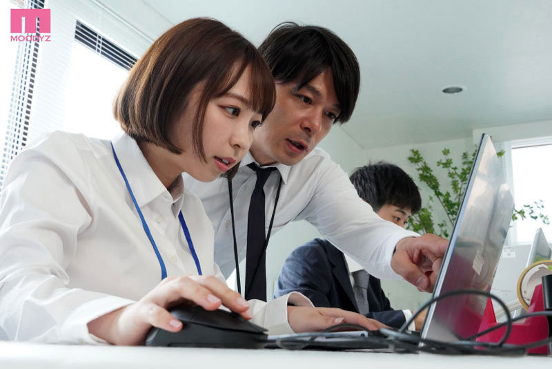 悲劇NTR！巨乳同居女友「宍戸裡帆」跟帥哥前輩天天在公司打砲！