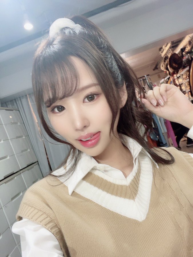 無法抵抗的誘惑！ F罩杯巨乳美少女「新井裡真」AV最新作扮演飢渴姊姊偷吃未來妹夫！