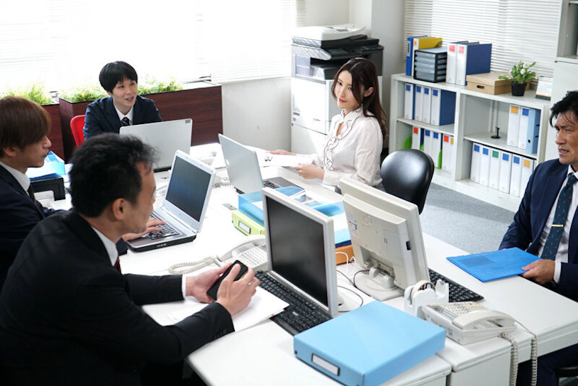 戴綠帽復仇記！老婆被社長睡走，那我也要睡你老婆「森澤佳奈」！